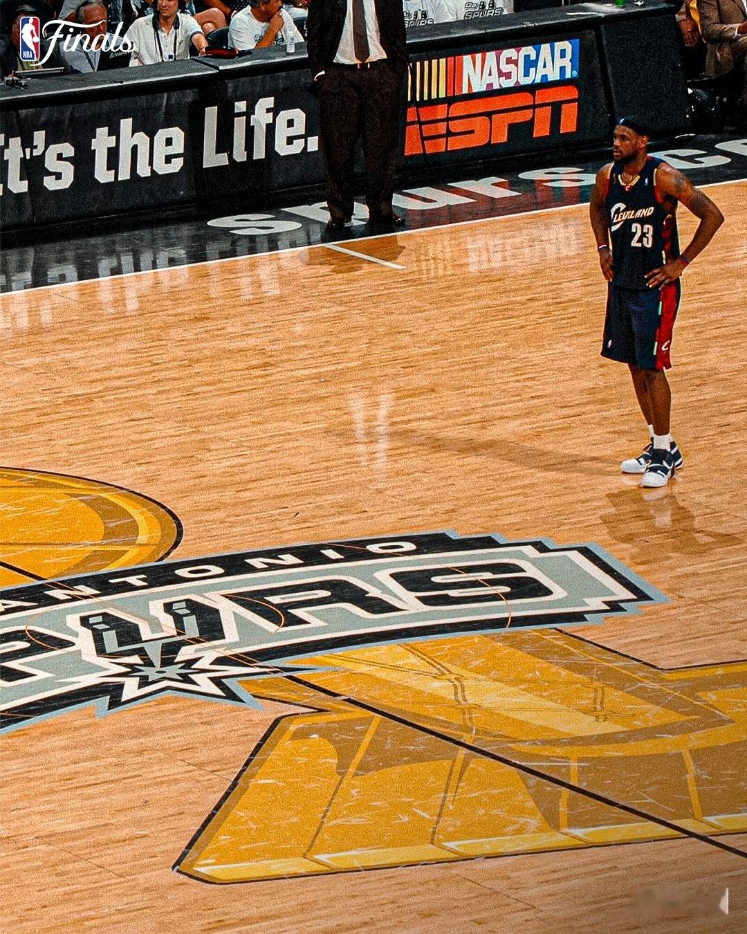 太经典了！一波NBA总决赛奥布莱恩杯地板！🏆NBA总决赛尼克斯vs马刺