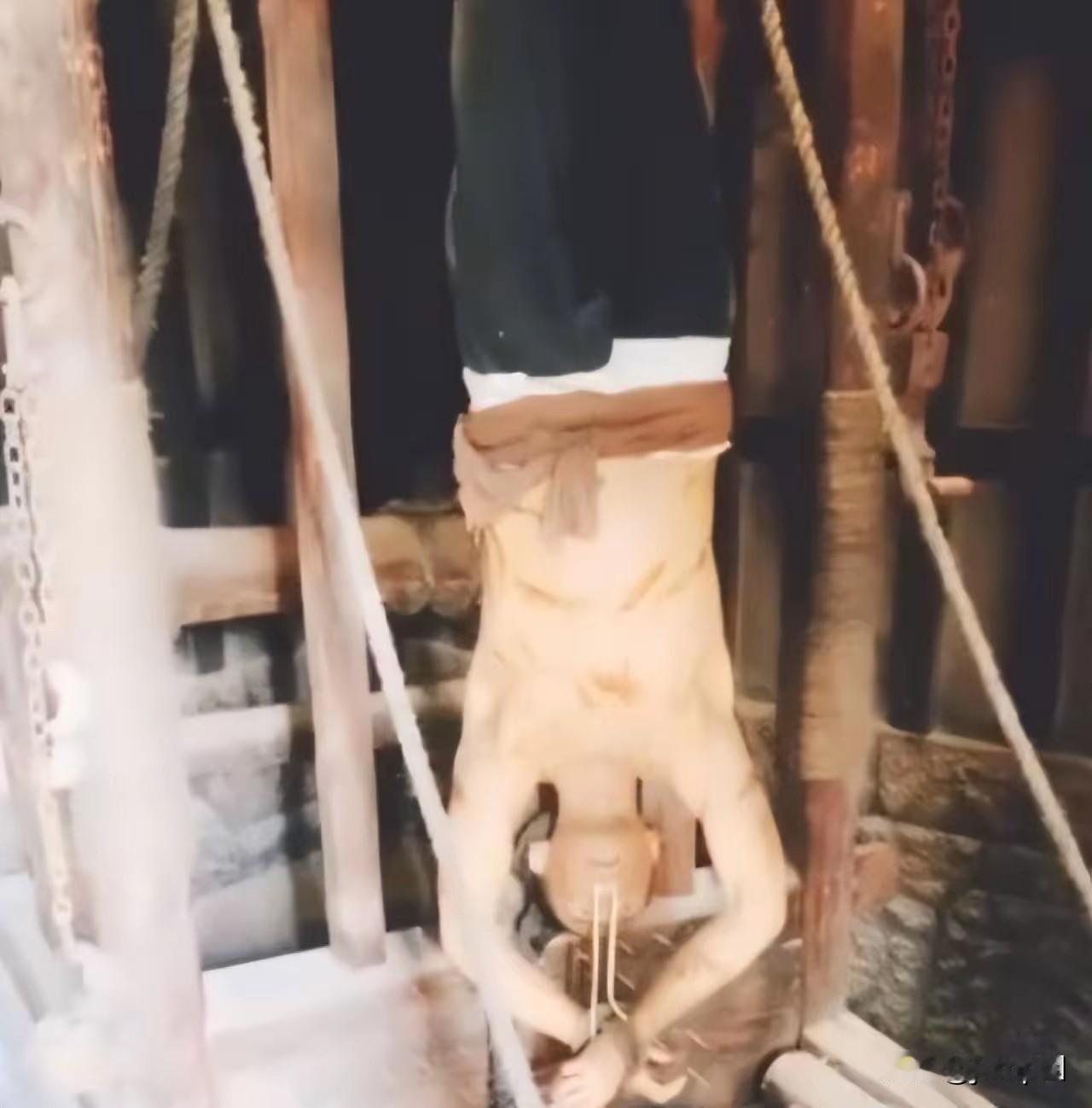 给犯人吃饱饭，在大清叫酷刑。

对，你没看错。不是打，不是杀，是喂一碗面条。清朝