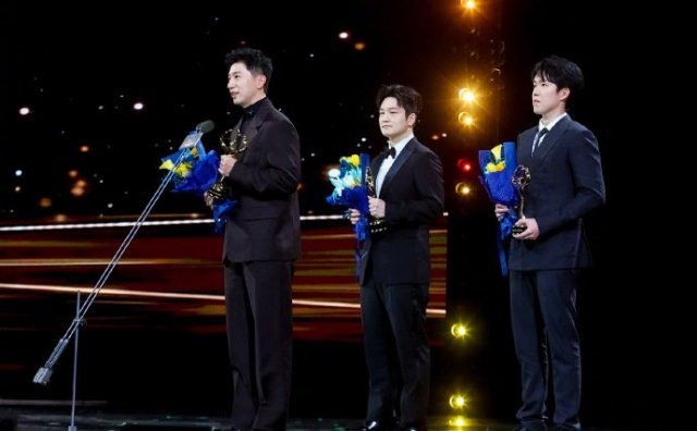 马龙 感谢支持国乒大家庭的朋友们 马龙，你配得上所有的荣誉，你值得最好的中国队长