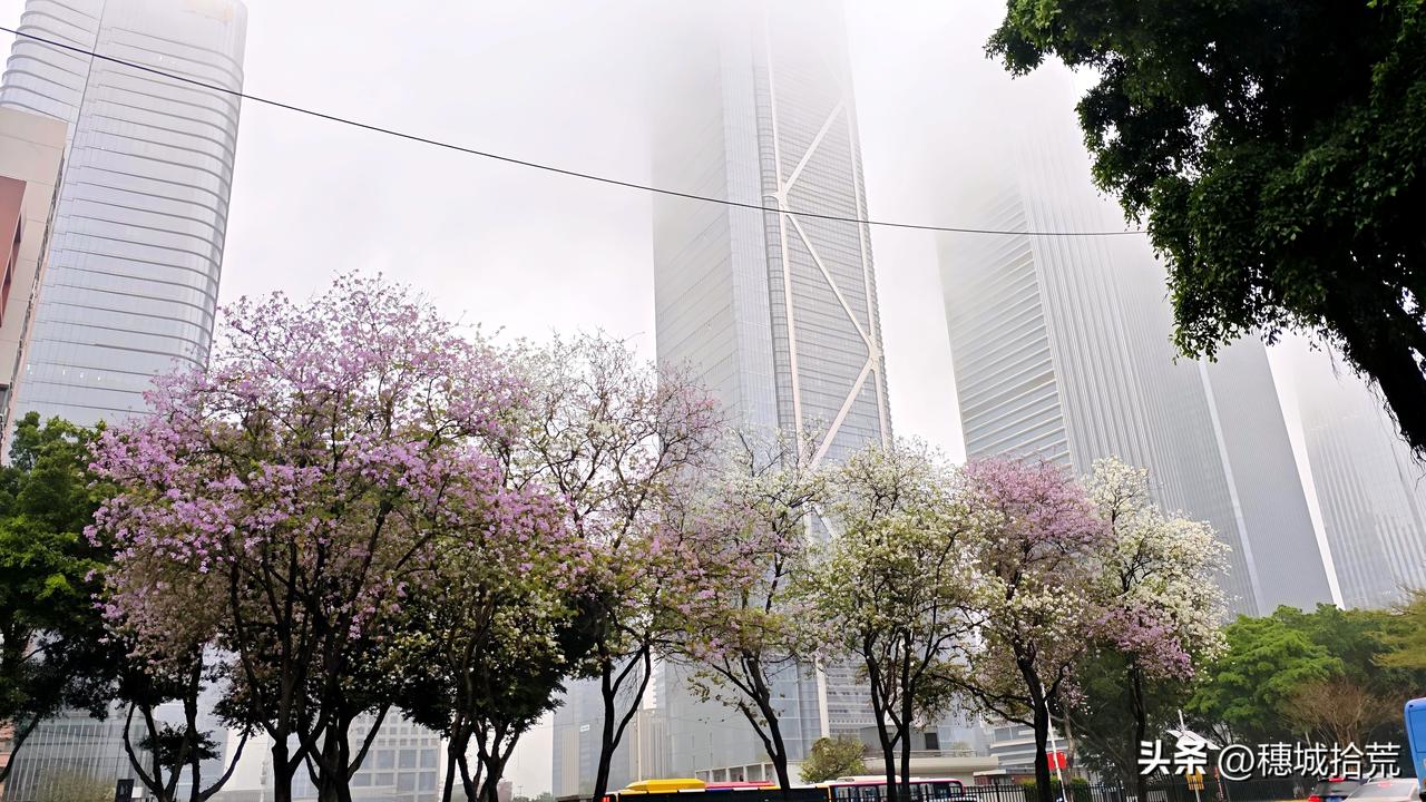 广州新港东路起于赤岗止于新洲，在以前称为“广新公路”。因为“广交会”，以往的春季