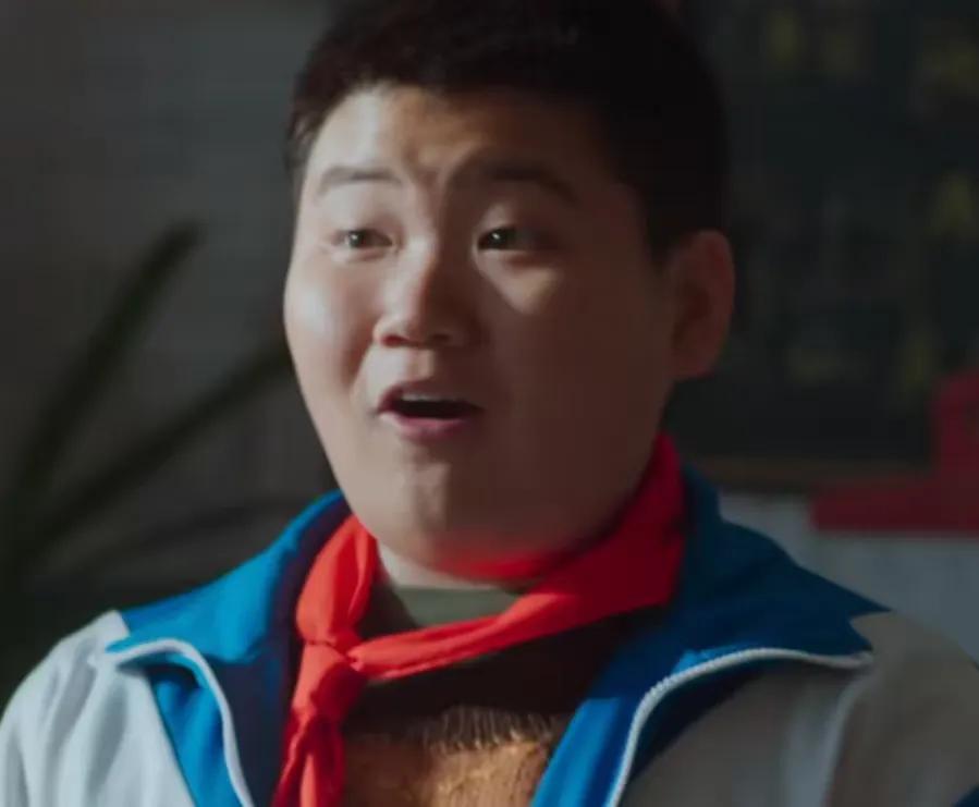 《老舅》导演选角有点反基因遗传呀，剧中霍晓阳小时候的模样，那简直是肥头大耳，大脸