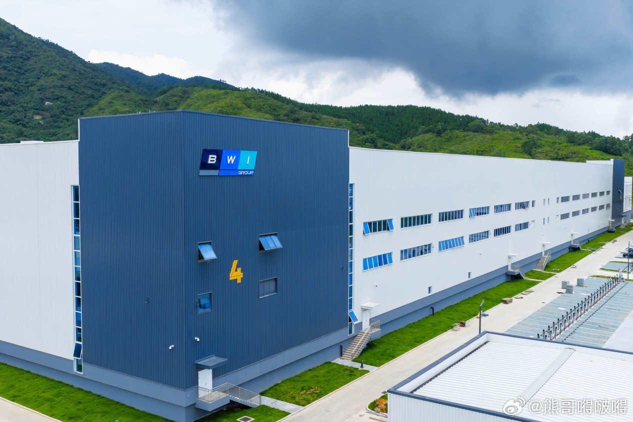 3月21日，京西智行深圳工厂迎来深蓝汽车、知名汽车媒体“大家车言论”及深蓝L06