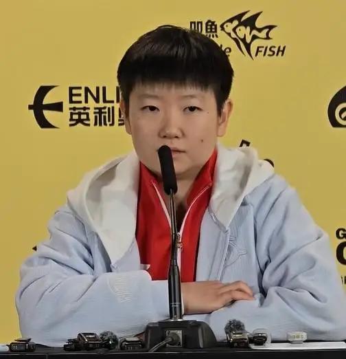 莎莎昨晚发着烧打完比赛，还要破例开个发布会

除了莎莎父母家人，除了我们关注她的