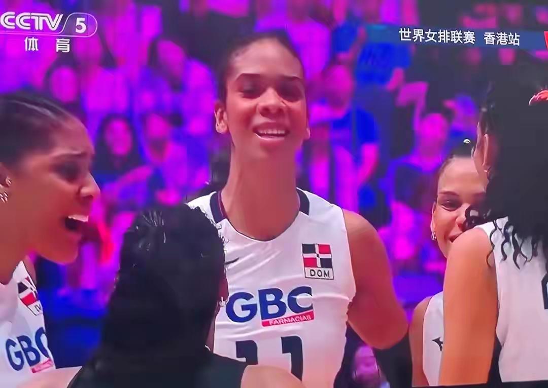 女排爆冷1比3输给排名更低的多米尼加，全场仅庄宇珊稳定输出太揪心，7月11日世联