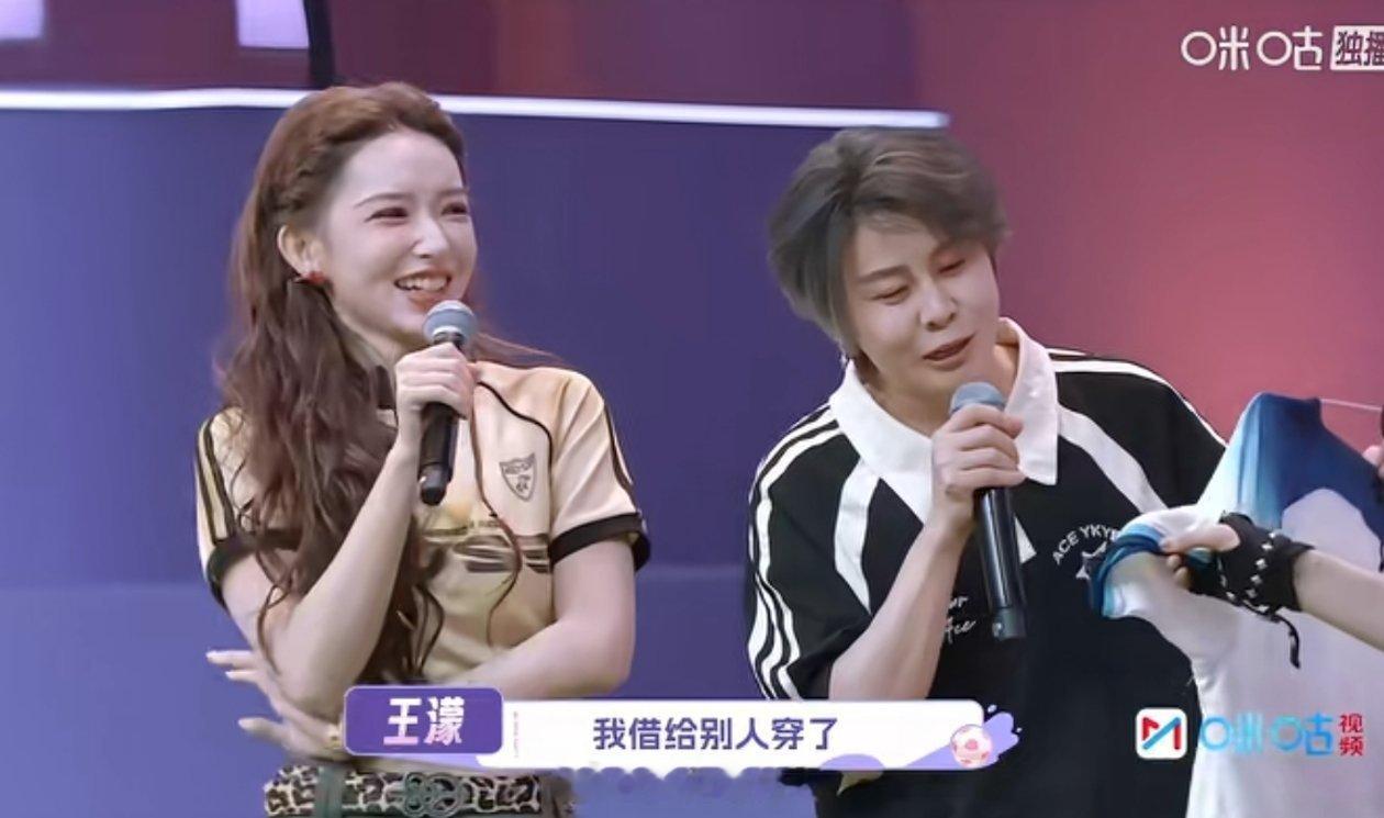 所以四公冉图的球服确实都是濛的吗。。。好恐怖 