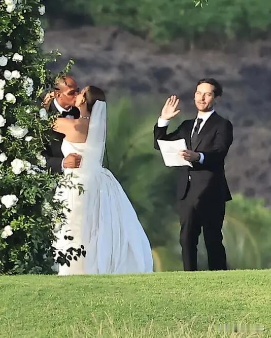 “初代蜘蛛侠”Tobey Maguire主持了他的前妻Jennifer Meye