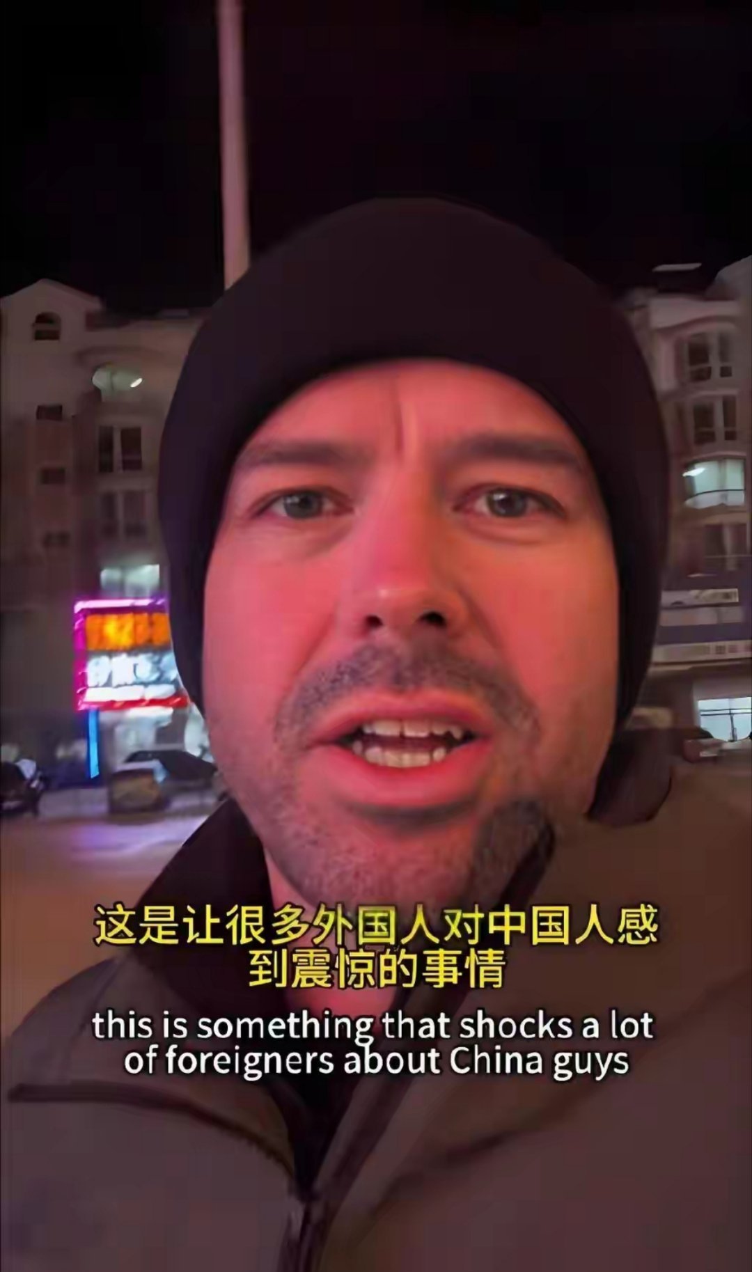 老外集体破防：中国人现在的安全感，已经离谱到全世界都看不懂！✅ 凌晨两三点，街头