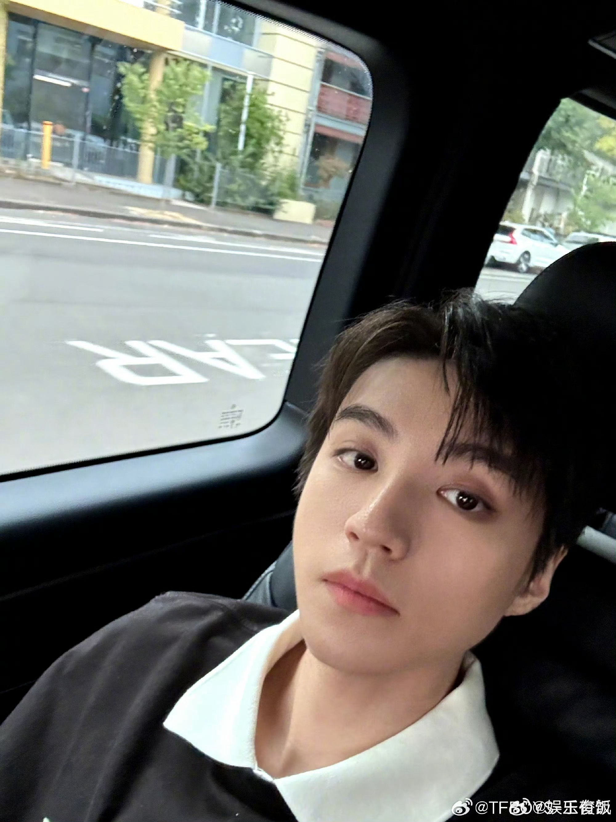 王俊凯plog小巧思 也太会藏小巧思了！文案说WJK在，照片里悄悄加上字母，低调