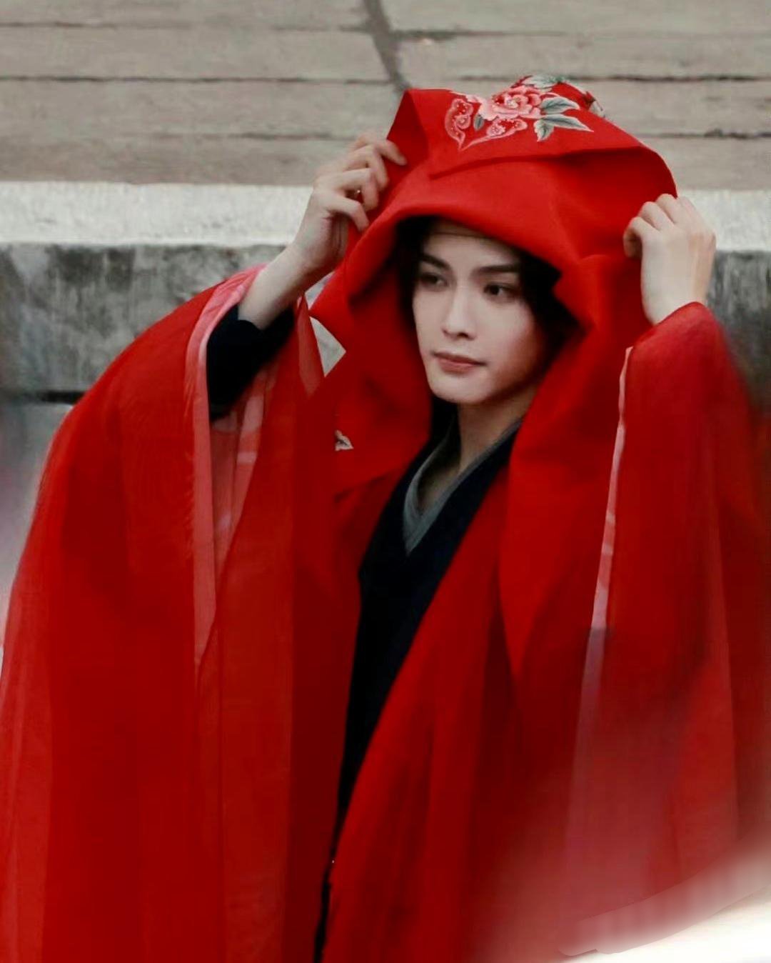 现在的古装剧都开始男演员穿嫁衣了？ ​​​