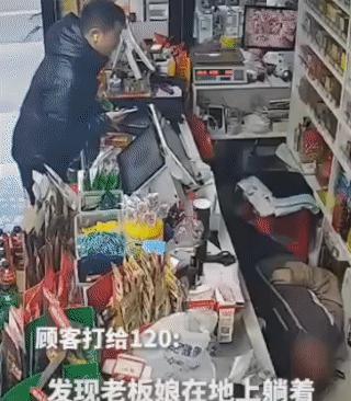 太幸运了，一商店老板娘不知道什么原因晕倒在地。一顾客发现后，老板娘已经失去意识 