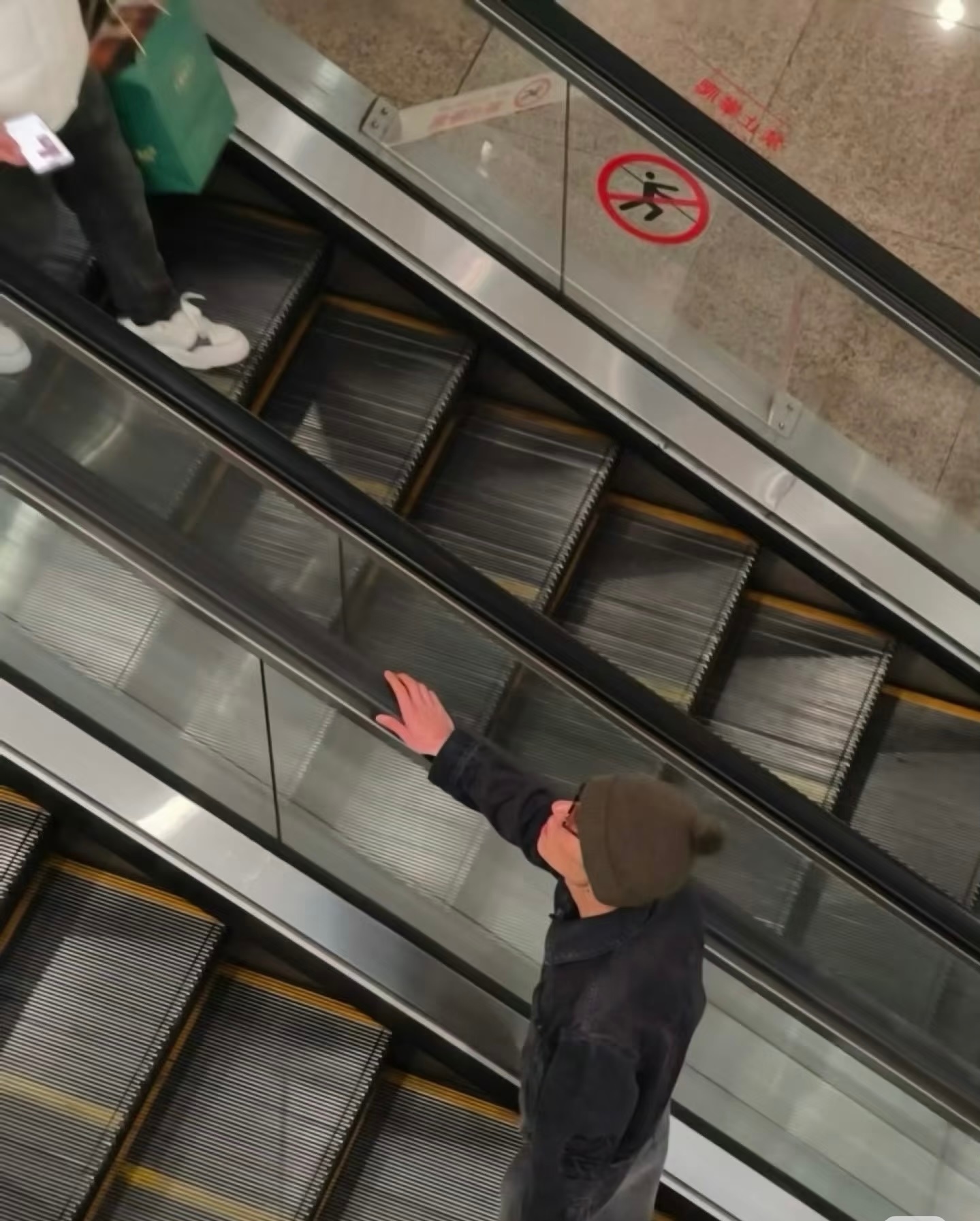 蒋奇明你是不是也冷空气过敏蒋奇明你是不是也冷空气过敏蒋奇明是不是对冷空气过敏