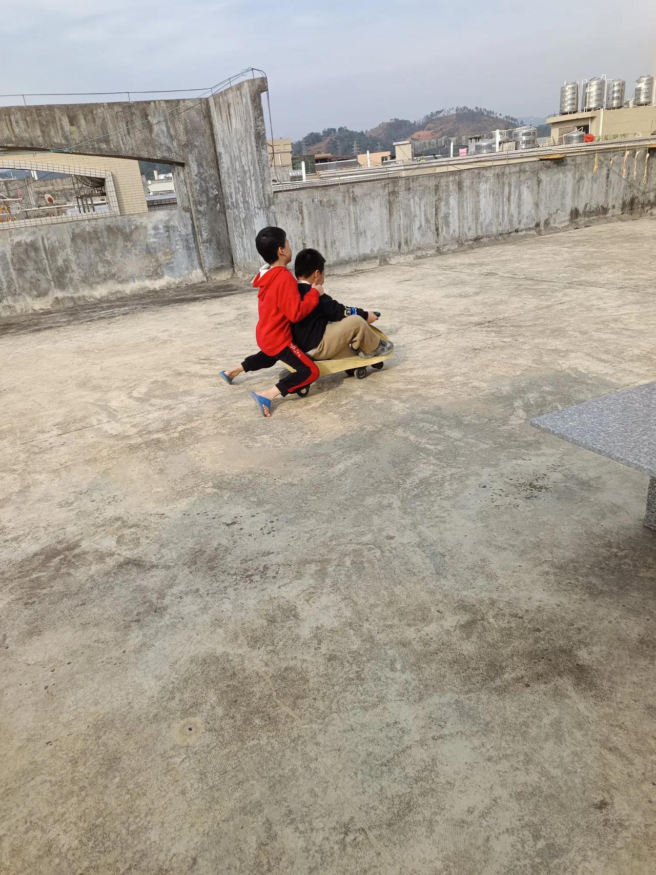 侄子天天说来大姑家，这不，今天终于来了。昨天，妗子打电话来，说侄子要来我家，我说