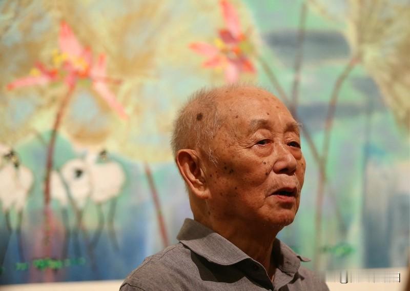 湖南作家把自己的一生画在长卷上，这操作太绝了！就像黄永玉，这位湘西“老顽童”，一