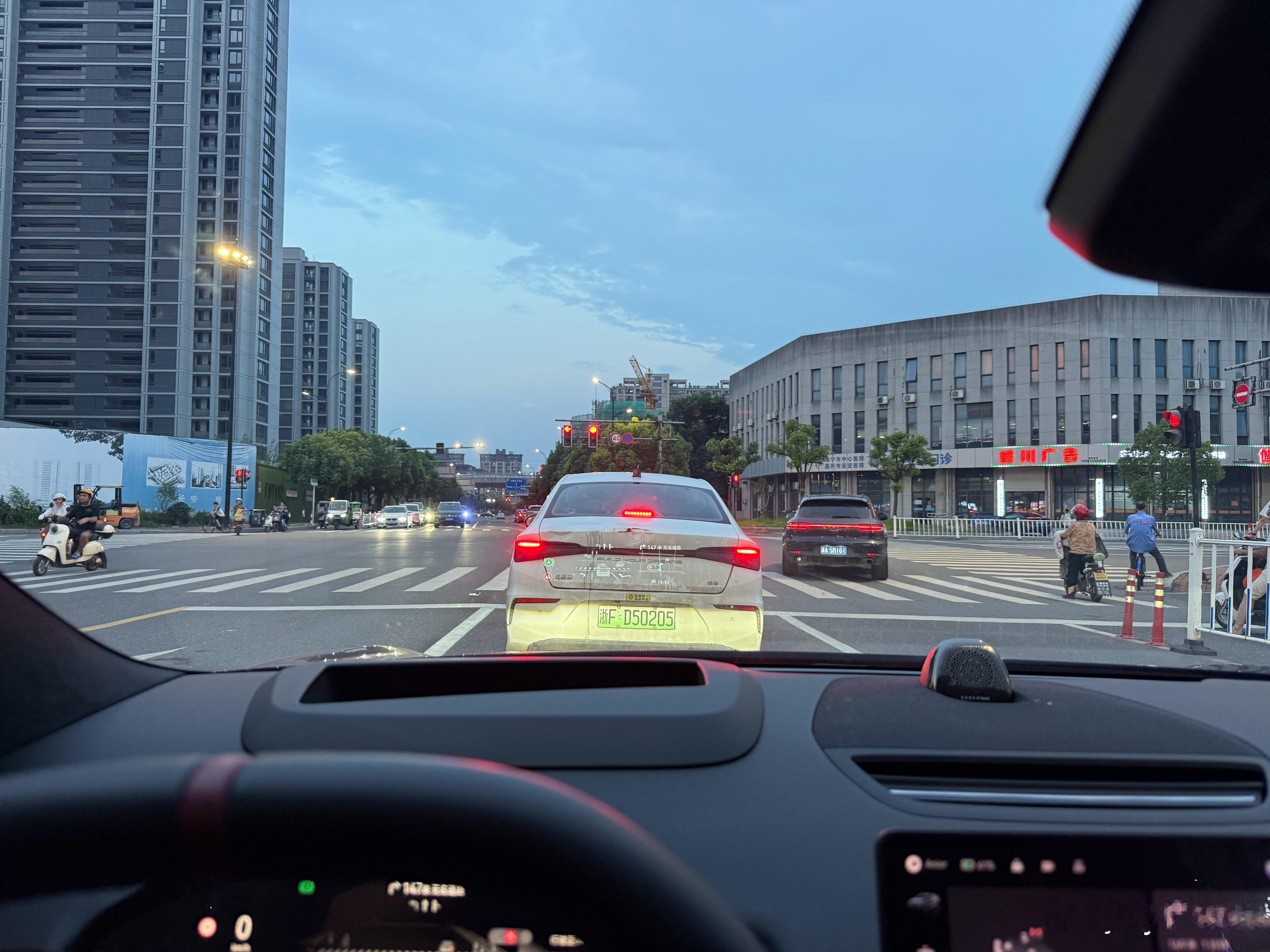 周末快乐各位，八月上班一天就放双休[doge][doge] 周末愉快 ​​​