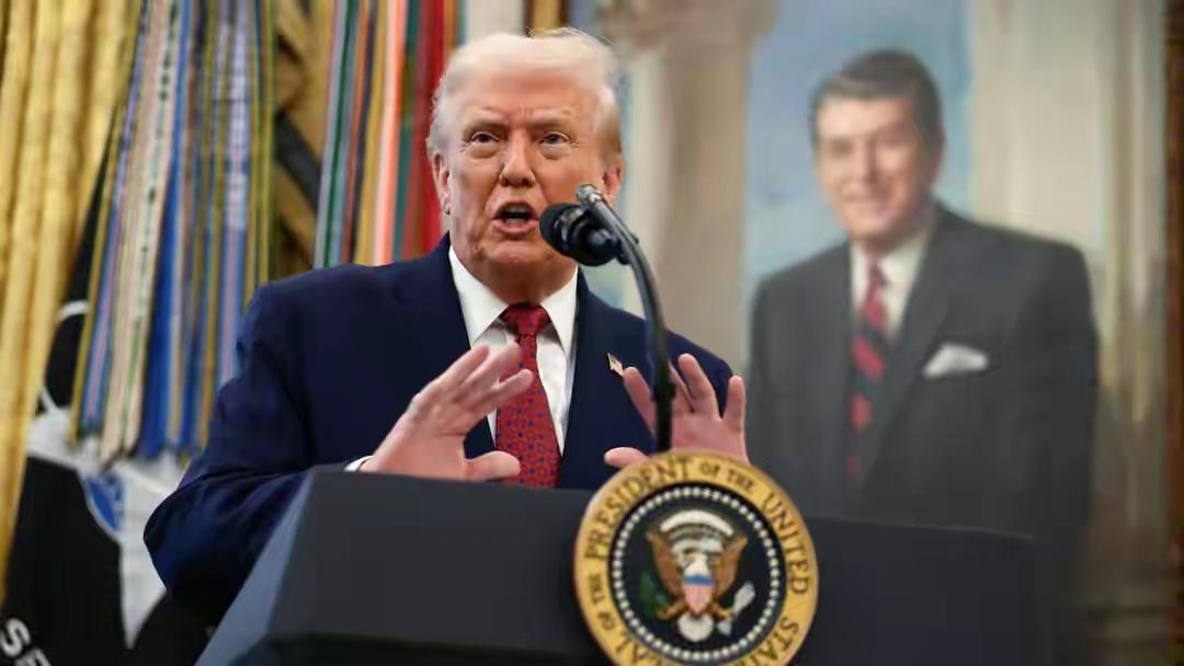 在这个瞬息万变的时代，国际局势如同一场没有硝烟的战争，各国的“退群”与“入群”似