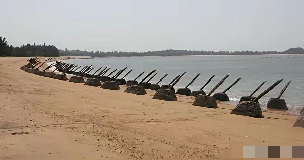 这么好的沙滩糟蹋成这样，真是可惜了……
大神们帮看看，这局我们该怎么破？[wha