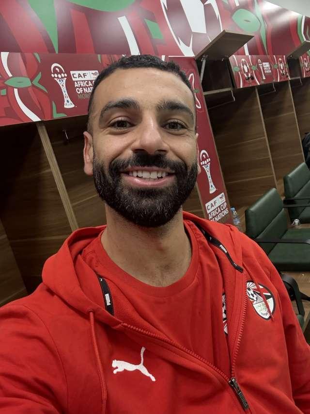 虽然和利物浦的矛盾依然没有化解，但在埃及国家队，萨拉赫依然是毫无争议的核心！在非