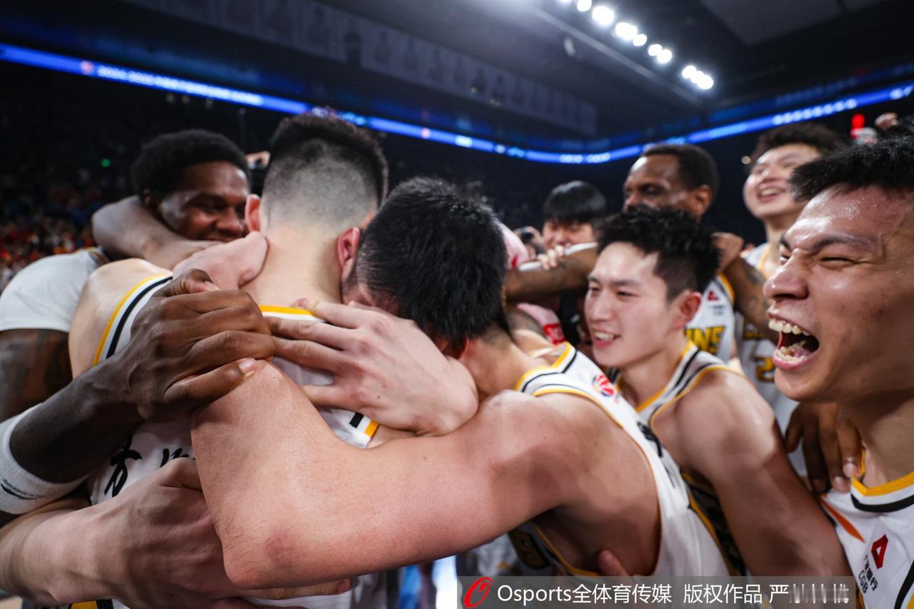 CBA和俱乐部杯难两全，广厦如果盯着后者，CBA卫冕很可能成为泡影


广厦上赛