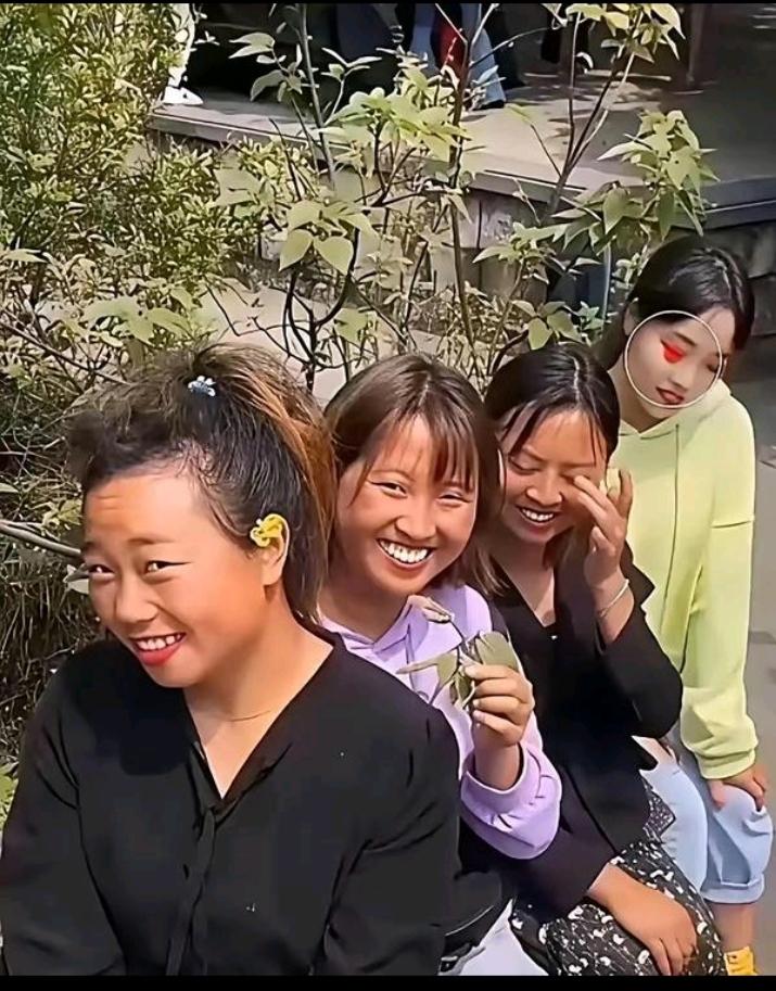 现在的美颜功能真强大，猪八怪都能成为俊男，更何况丑东施，一个个都成了美女西施。