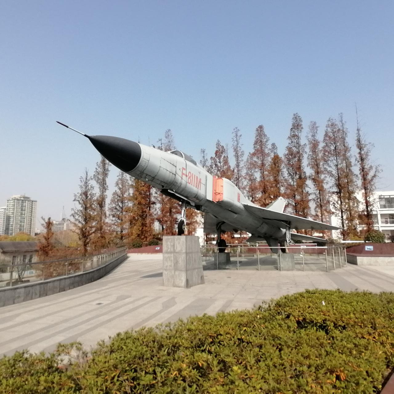 分享城市新鲜事 
闹市中隐匿的国防公园
在南京市中心，于原明故宫机场遗址之上，矗