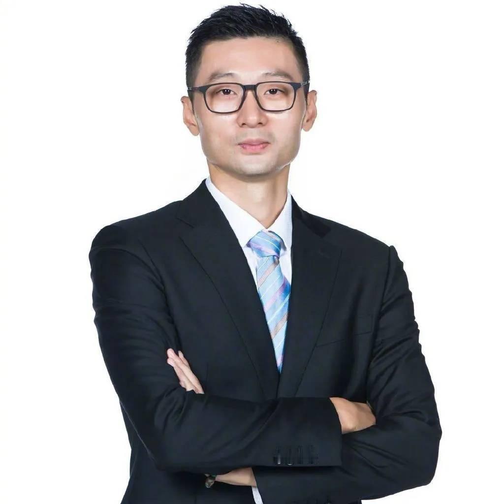 刘炜离下课不远了。这句话现在听起来，已经不是一句预测，倒像一句判决。
球队惨败，