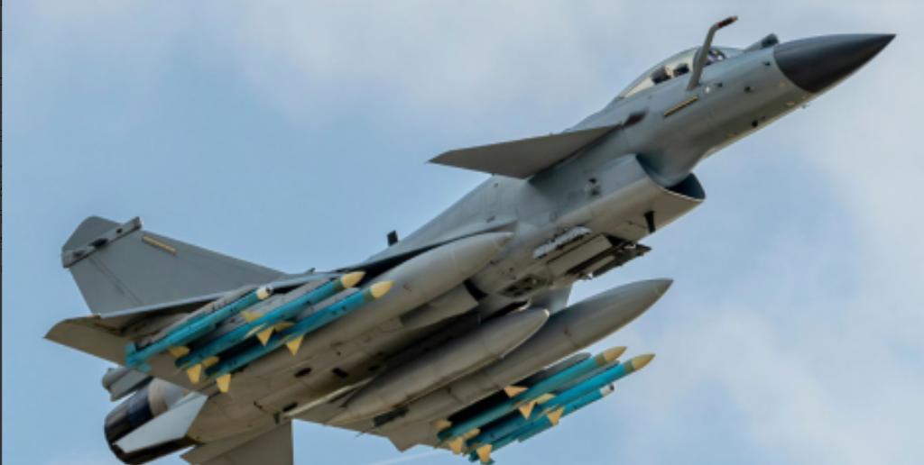 [浮云]6国排队购买，42架歼10C创造出口纪录

印尼防长沙夫里对着记者镜头的