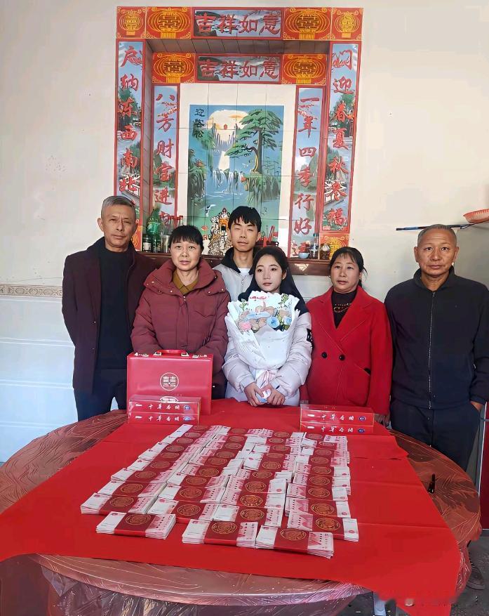 现在农村人娶媳妇真是越来越难了！
不只是因为女少男多。
最主要的原因还是因为“天