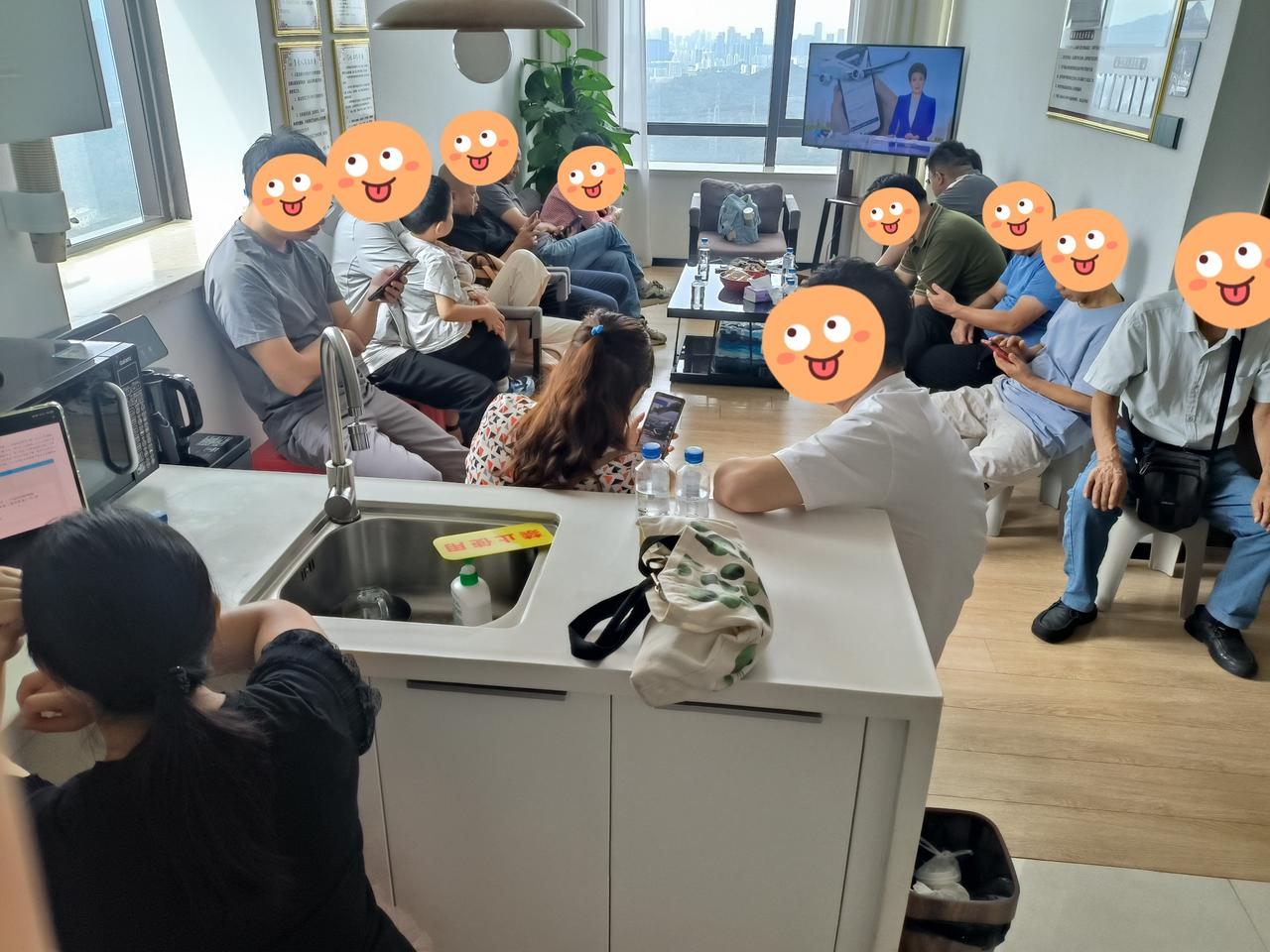 “施博士，我们大老远过来不是因为你医术高明，而是你讲话坦诚，做人实诚，有什么就说