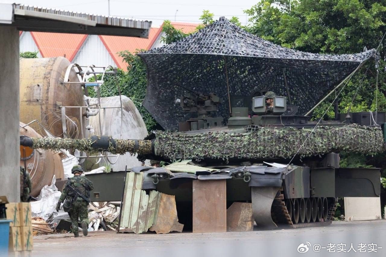 参加演习的对岸584旅M1A2T坦克装甲车辆武器装备兵器影像