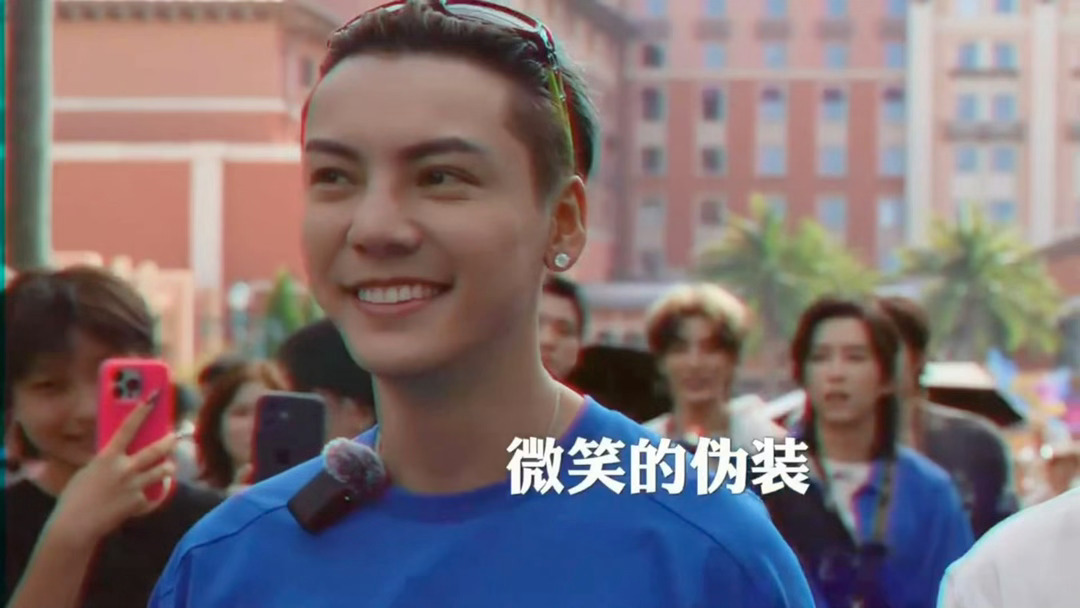陈伟霆九门环球影城vlog😂别人逛环球开心游玩打卡，陈伟霆到处抽查路人，逢人就