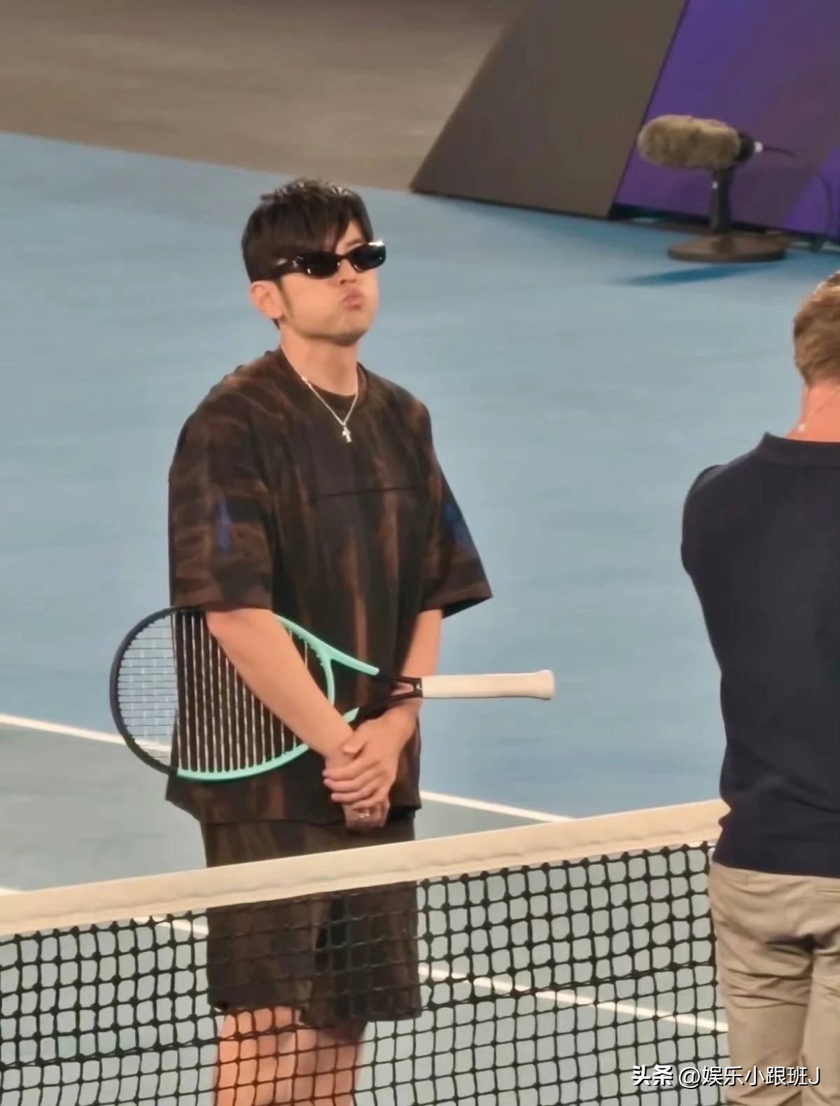 明年再说吧 笑一个吧，功成名就不是目的，让自己快乐快乐这才叫做意义‌！