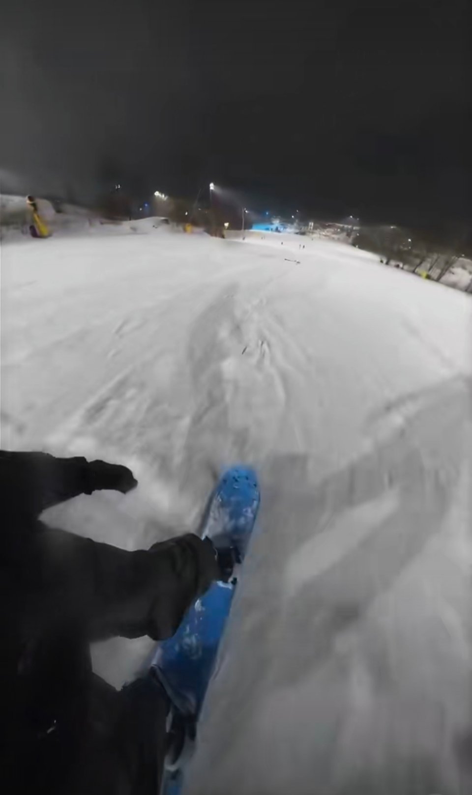 不要穿一身白去滑雪看了这博主的，白衣服真的太危险了。 