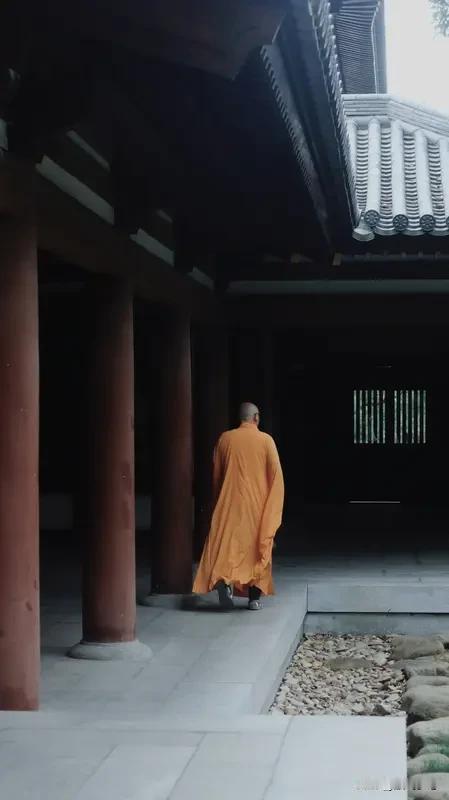 生活压力大的时候，好多人都想遁入空门，觉得这样就能像扔掉烫手山芋一样抛开烦恼。但