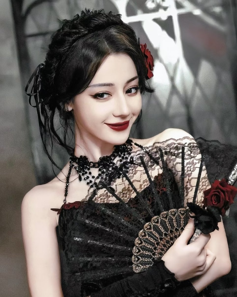 真的要夸一句，能想到邀请迪丽热巴参加《玫瑰与骑士》的人也太天才了！户外游戏搭配探