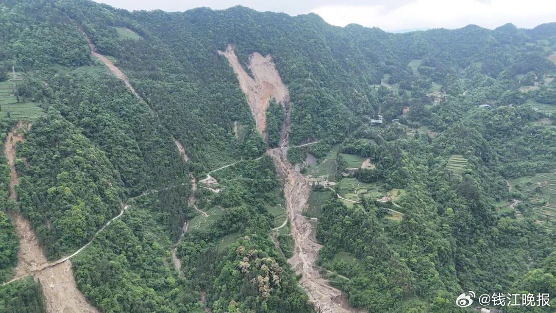 #石门暴雨女子讲述公婆失联瞬间#【湖南石门暴雨致6死10失联，儿媳讲述公婆失联瞬