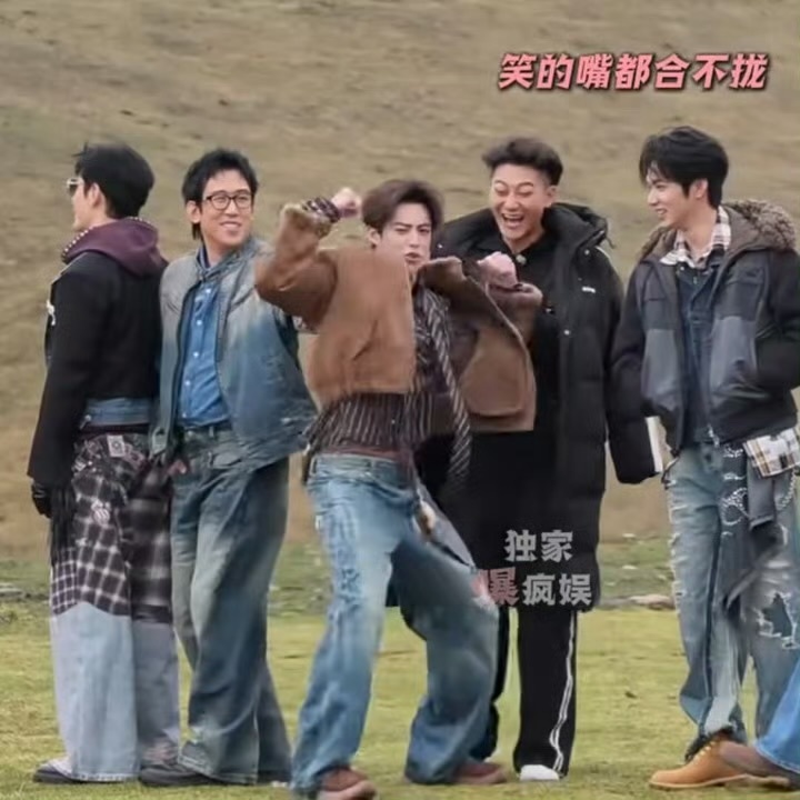 王鹤棣在闹黄子韬在笑说真的，黄子韬录节目之前那么兴奋，有80%原因都是想见王鹤棣