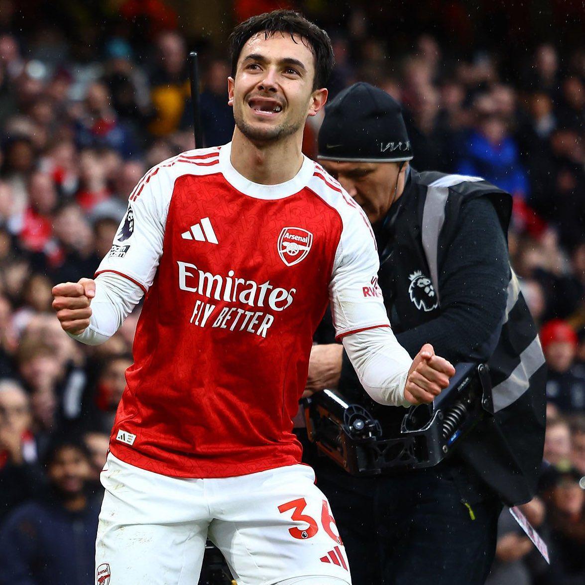 【敲门砖】本赛季苏比门迪已经在英超三次为阿森纳首开记录👇：
第4轮，阿森纳3-