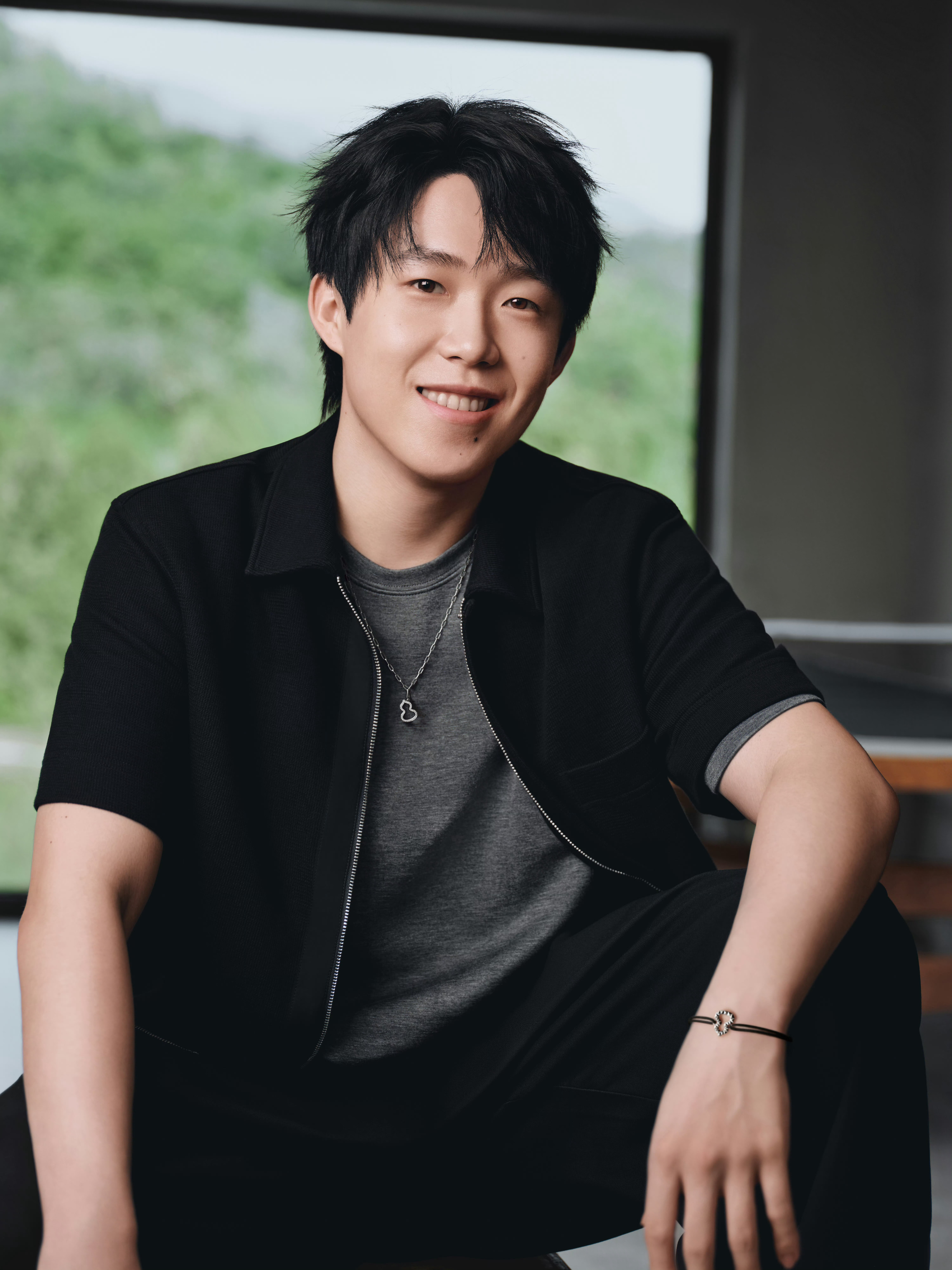 王楚钦 × Qeelin 由父母掌镜，记录下世界冠军、Qeelin 品牌代言人轻