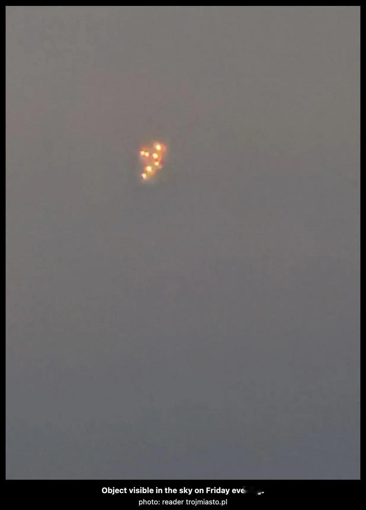 这是波兰新闻网站发布的一张声称拍摄到UFO的照片，地点位于俄罗斯飞地加里宁格勒。
