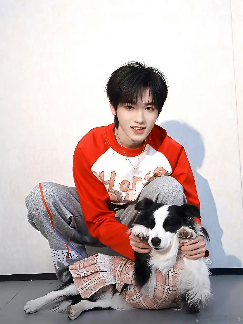 宋亚轩带鼠标跳娃娃脸好可爱的父女俩 车干车干和木示木示 