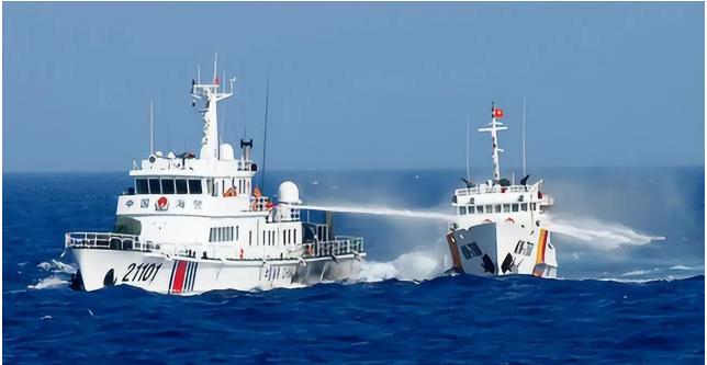 中国海军堵门了：054A护卫舰堵住菲律宾家门口！9月27日，菲律宾军方发现马尼拉