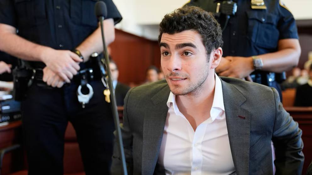 美国联邦地区法官玛格丽特·加内特今日驳回了对27岁的意大利裔美国人路易吉·曼焦内