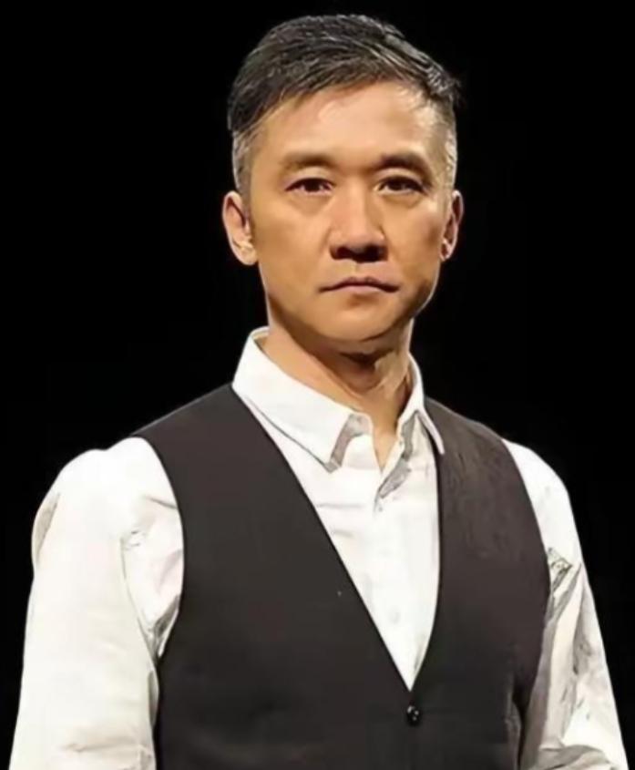 2011年，黄志忠把自己在北京的两套千万房产、200万存款和名下所有车，一把塞给