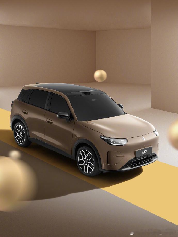 今年广州车展展馆里有一台“会笑的车”零跑A10。不是夸张，它真的像在跟你交流情绪