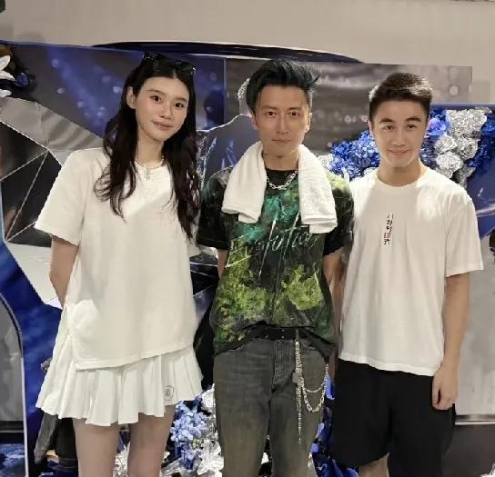 奚梦瑶谢霆锋，这真是没想到！

今天8月11日凌晨零点，许久未露面的奚梦瑶突然在
