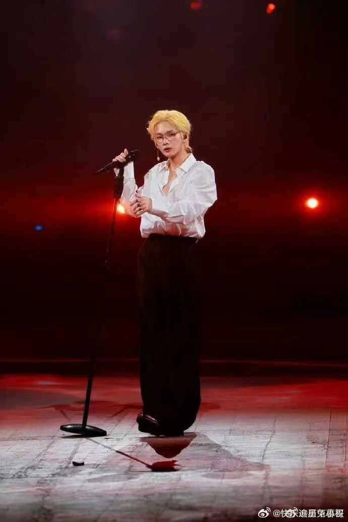 周震南南京演唱会官宣 有兴趣可以蹲一下票，他的舞台确实有点东西，不会让人白跑一趟