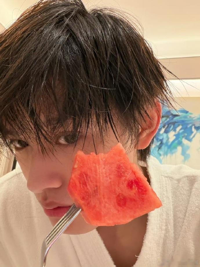 张极好久不见的啵啵 好久不见的啵啵登场，张极还是一如既往地可爱，和啵姐互动也太治