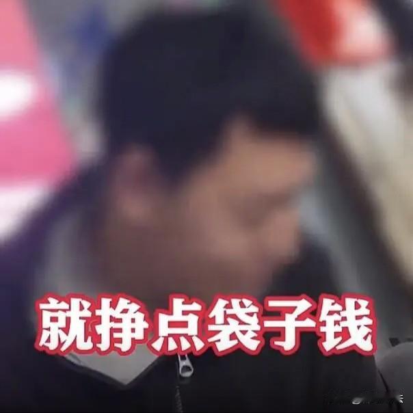 想买虾，先买袋！上海，有人在买水产时，发现店内的加厚塑料袋重量竟然顶32只虾，并