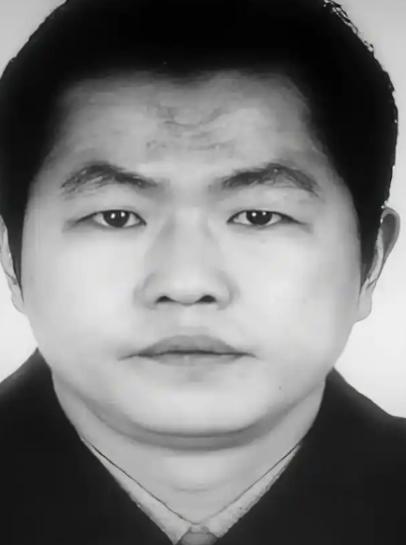 河南村民徐林东，只因替残疾女邻居代笔几封维权信，便在途中遭人强行拖拽上车，径直关