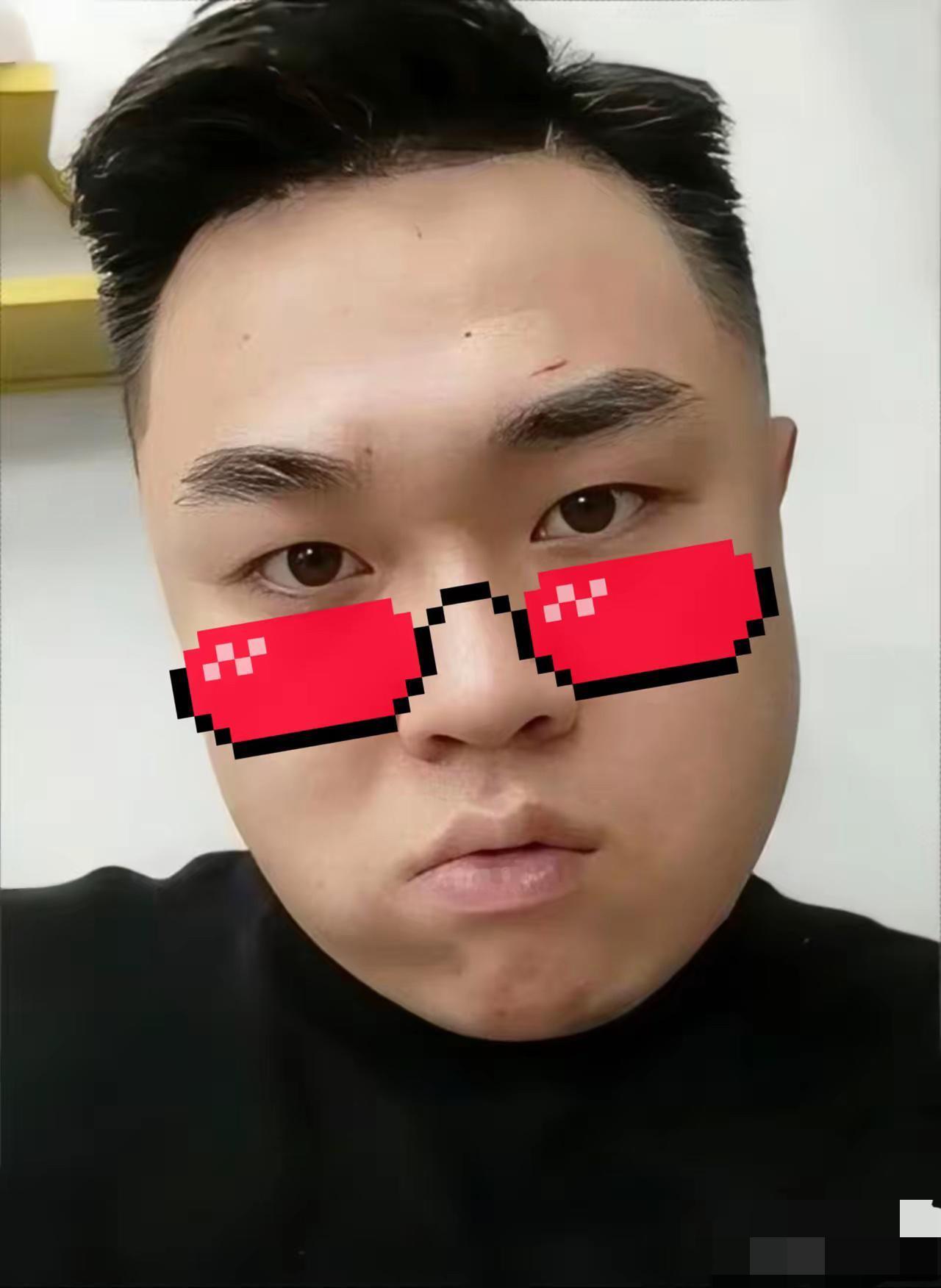 真是要把人大牙都笑掉了，
批捕令前脚刚下来，
这两家人后脚就急得像热锅上的蚂蚁！